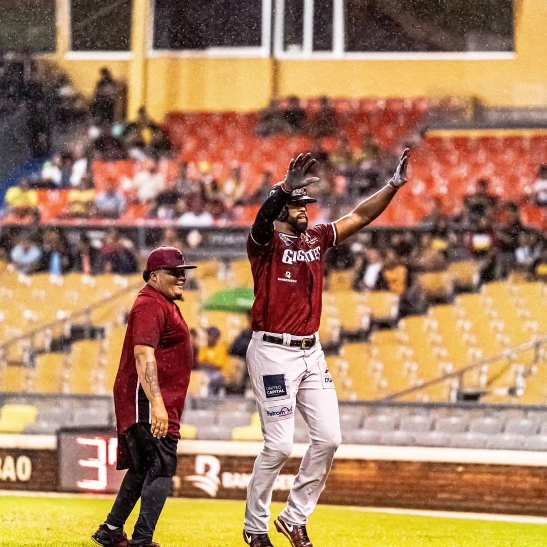Carlos Peguero le pasa a Juan Francisco; Gigantes empatan en cuarto lugar