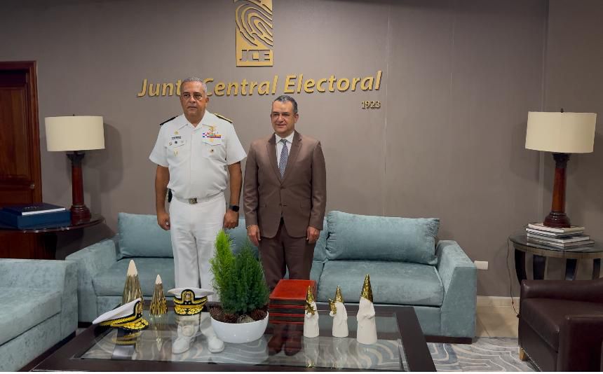 DGM y JCE coordinan medidas para facilitarel control migratorio en los aeropuertos