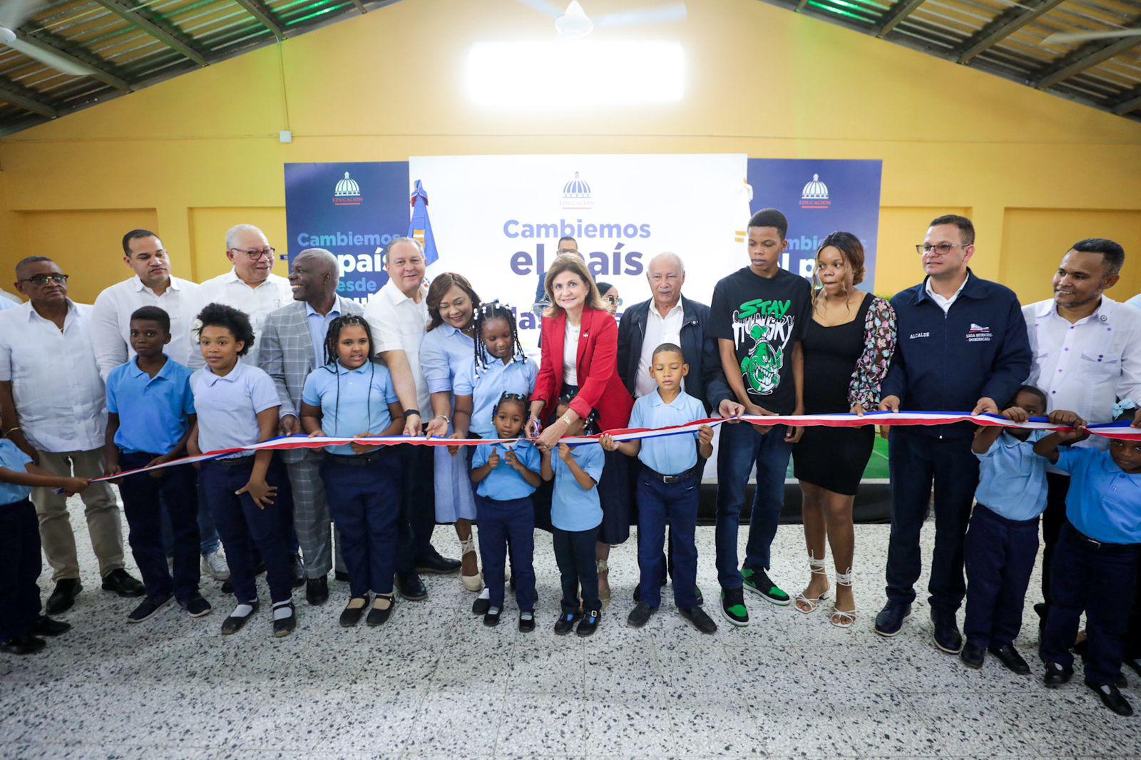 Raquel Peña inaugura destacamento en Santo Domingo Este y escuela en San Pedro de Macorís