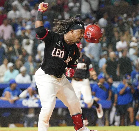 Leones vencen al Licey y empatan la Serie Final en Dominicana