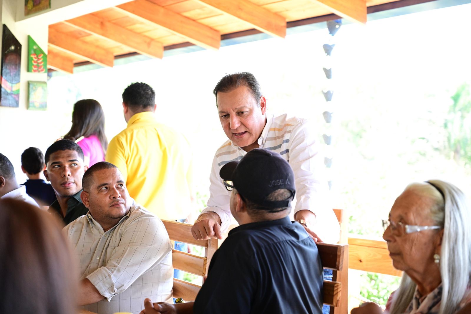 Abel Martínez participa en almuerzo con dirigentes y simpatizantes en Yaguate