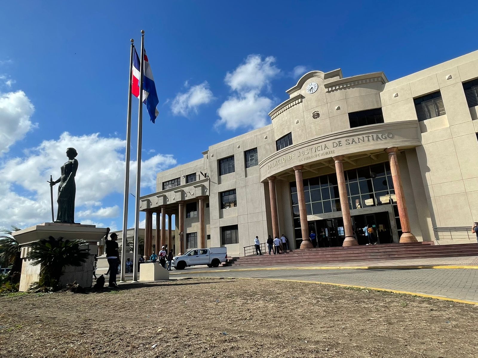 Tribunal de Santiago condena al líder del microtráfico “Luisito la Uva” y a su cómplice y esposa