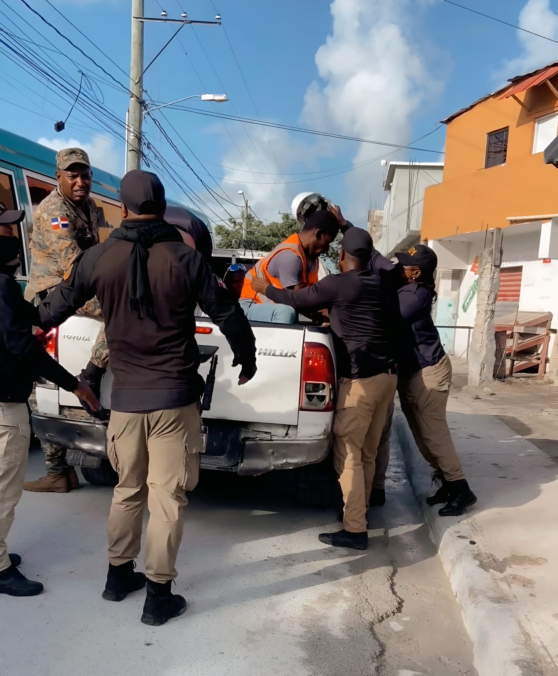 DGM detiene a 111 nacionales haitianos en operativos realizados en Friusa y Verón