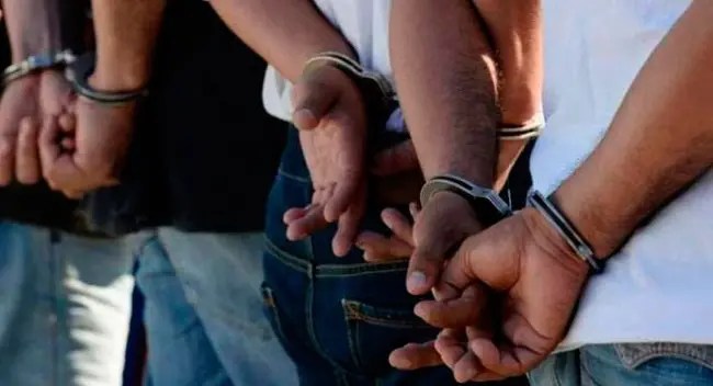 Fiscalía de Jarabacoa solicita un año de prisión preventiva para cuatro policías vinculados a fuga de narcotraficante  