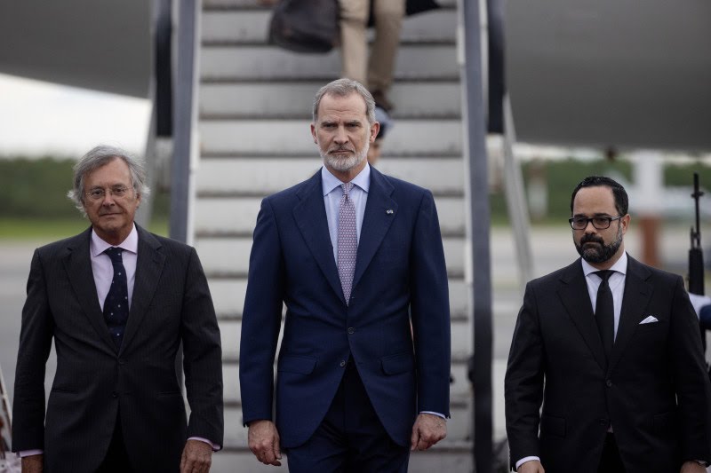 El rey de España llega a Santo Domingo para participar en el Congreso Mundial del Derecho