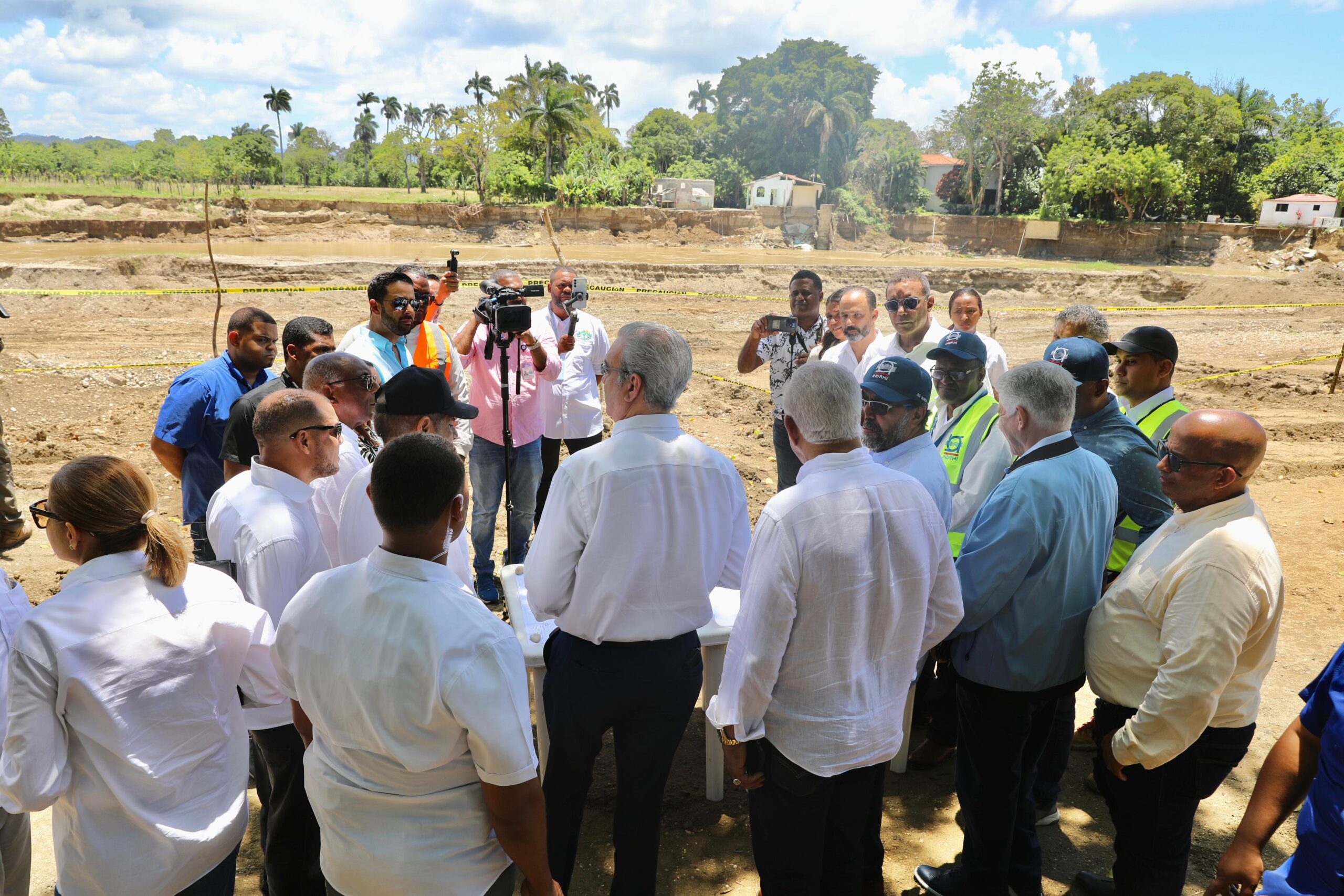 Presidente Abinader se reúne con comunitarios y autoridades de Espaillat y Puerto Plata; identifica principales necesidades e instruye soluciones