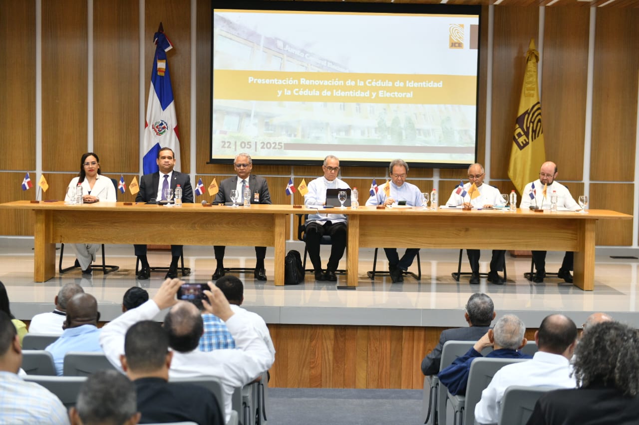 JCE presenta proyecto de la nueva cedulación en la Arquidiócesis de Santiago; líderes católicos respaldan iniciativa