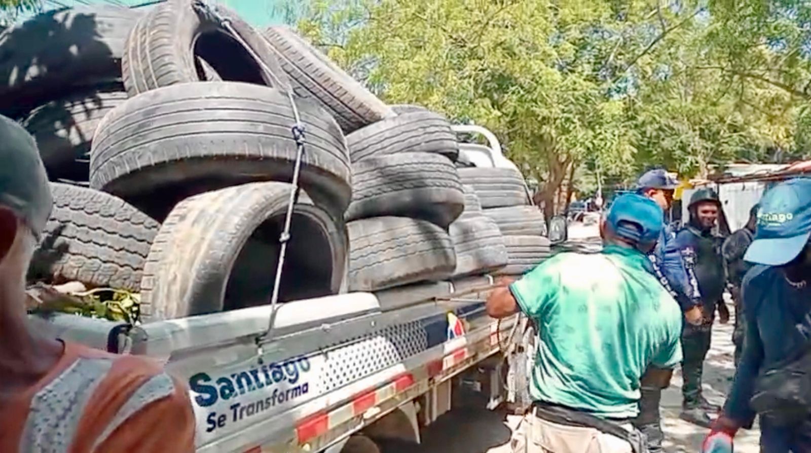 Alcaldía de Santiago retira más de 2,000 neumáticos abandonados e impide nuevas construcciones ilegales en Nueva York Chiquito