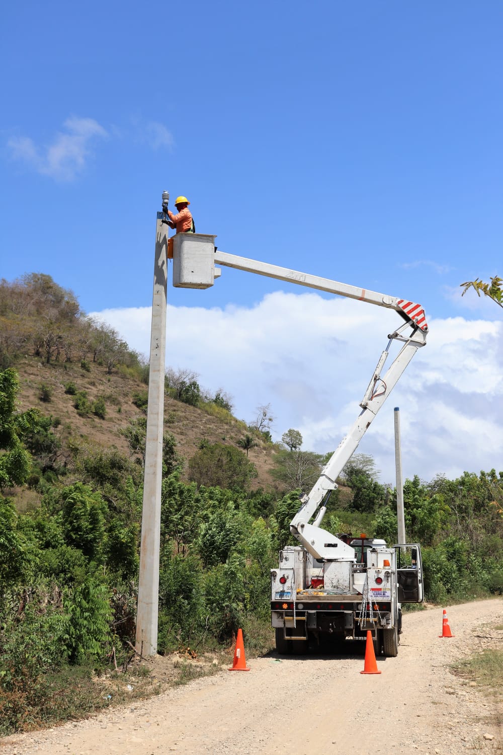 EDENORTE rehabilita red eléctrica en Belloso, Luperón, impactando a más de 400 clientes