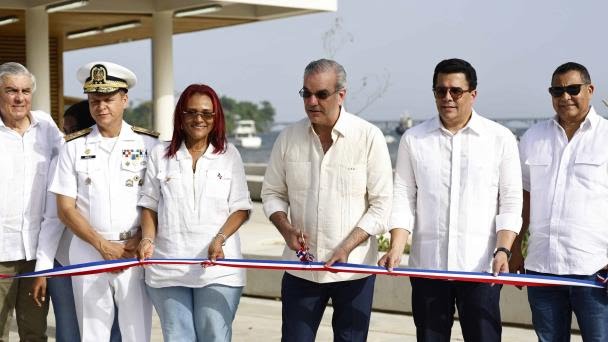 Abinader entrega remozado el malecón de Samaná e inicia la construcción del Puerto Arroyo Barril