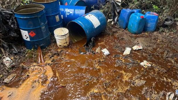 DINTEL desmantela laboratorios clandestinos de bebidas alcohólicas adulteradas en Monte Plata