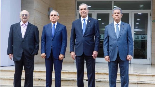 Presidente Abinader visitará al expresidente Danilo Medina para continuar el diálogo sobre la crisis haitiana