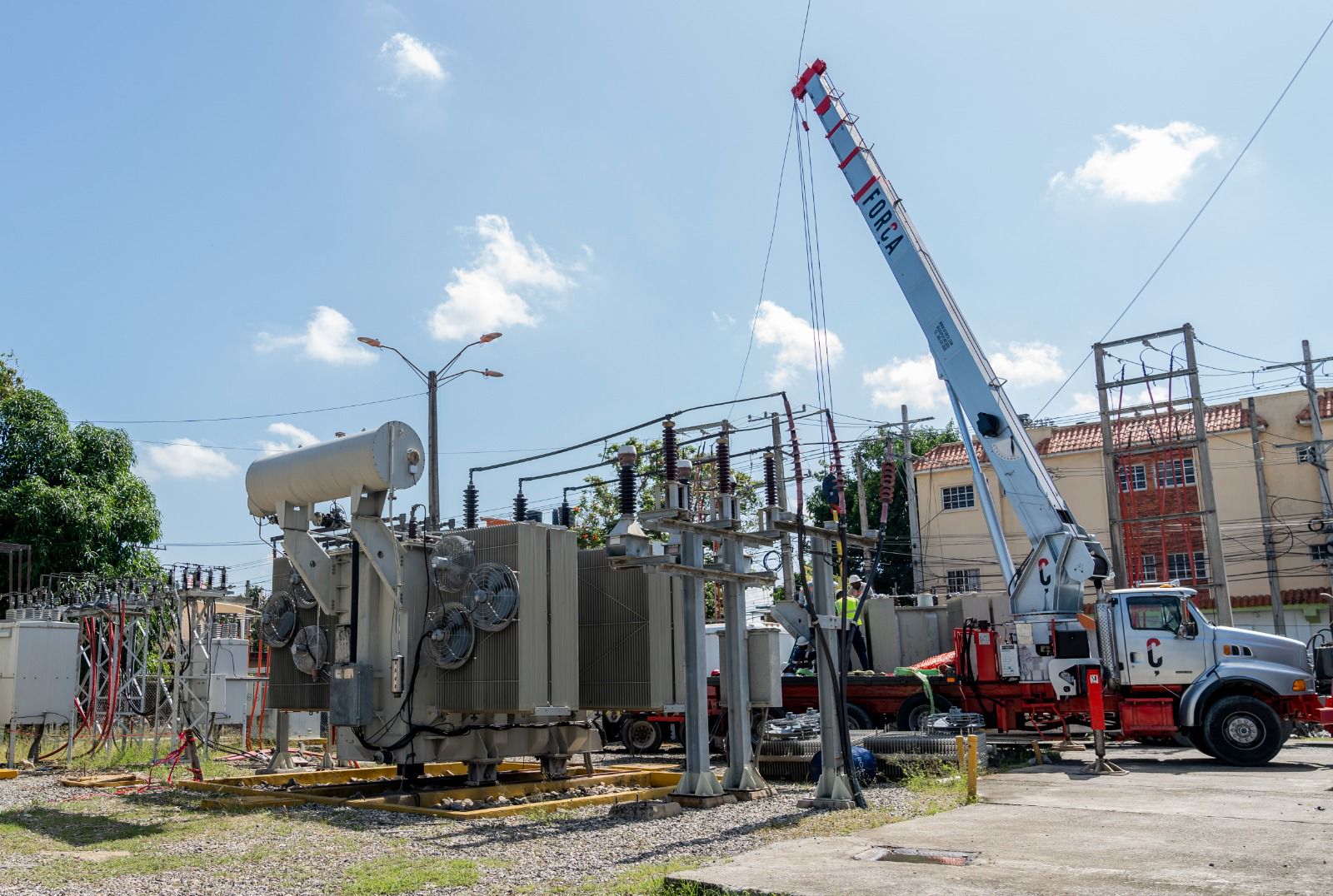 Edesur instala un transformador de mayor potencia en la subestación Madre Vieja para eliminar interrupciones por sobrecarga