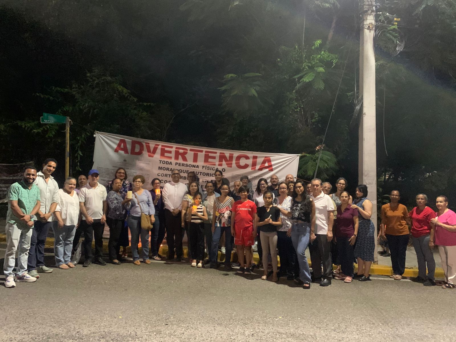 Comunitarios del Reparto Universitario realizan vigilia en defensa del Arroyo Burgos y el área verde del sector