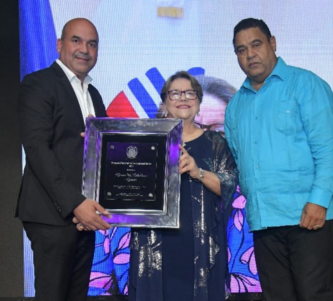 Entregan premios Puertoplateño Sobresaliente durante emotiva ceremonia