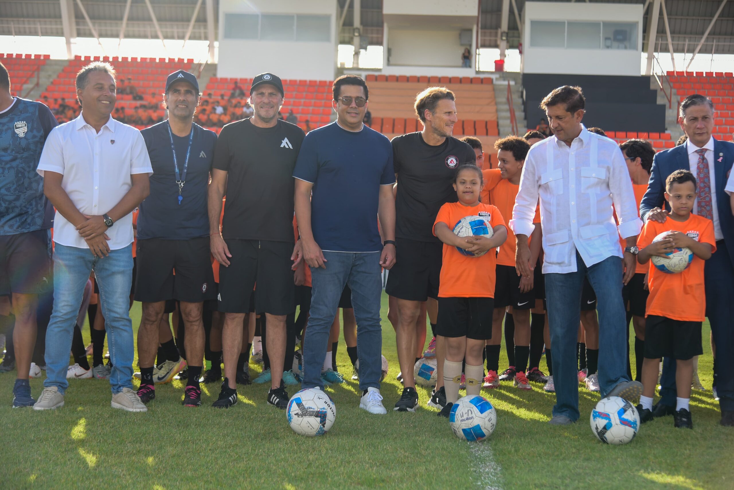 David Collado y Diego Forlán destacan potencial del turismo deportivo en RD