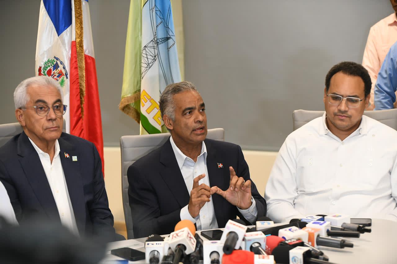 Autoridades sector eléctrico informan restablecimiento del sistema de generación nacional
