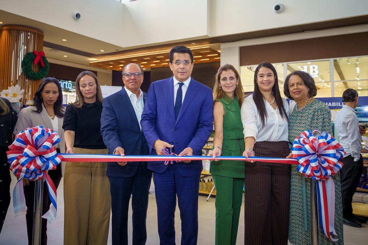 David Collado inaugura feria de Emprendedores en Santiago.