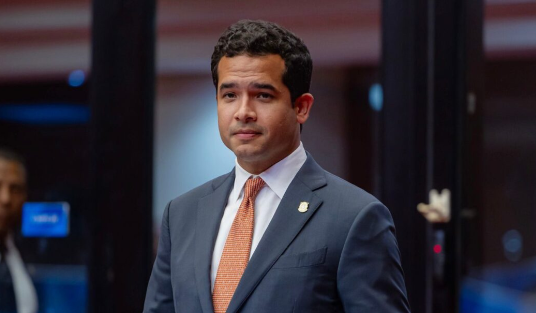 Omar Fernández identifica recursos para reducir impuesto al salario y reta al Gobierno a cumplir la ley