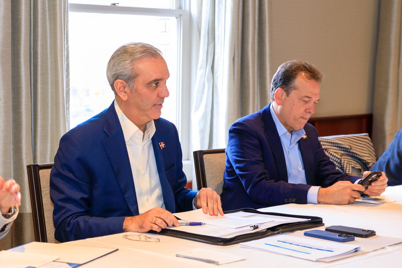 Presidente Abinader inicia agenda en San José con reunión bilateral junto al CEO de Mysilicon Compass Ian Steff