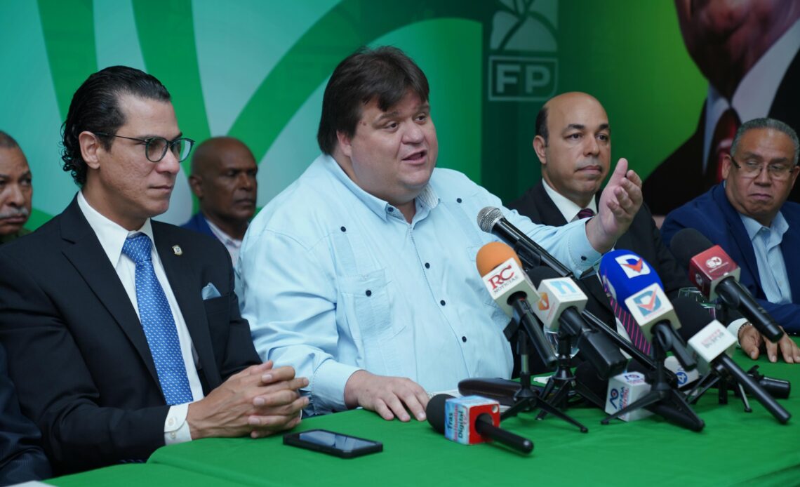 Fuerza del Pueblo exige al PRM revelar nombres de funcionarios vinculados al narcotráfico, a los que hizo alusión Paliza
