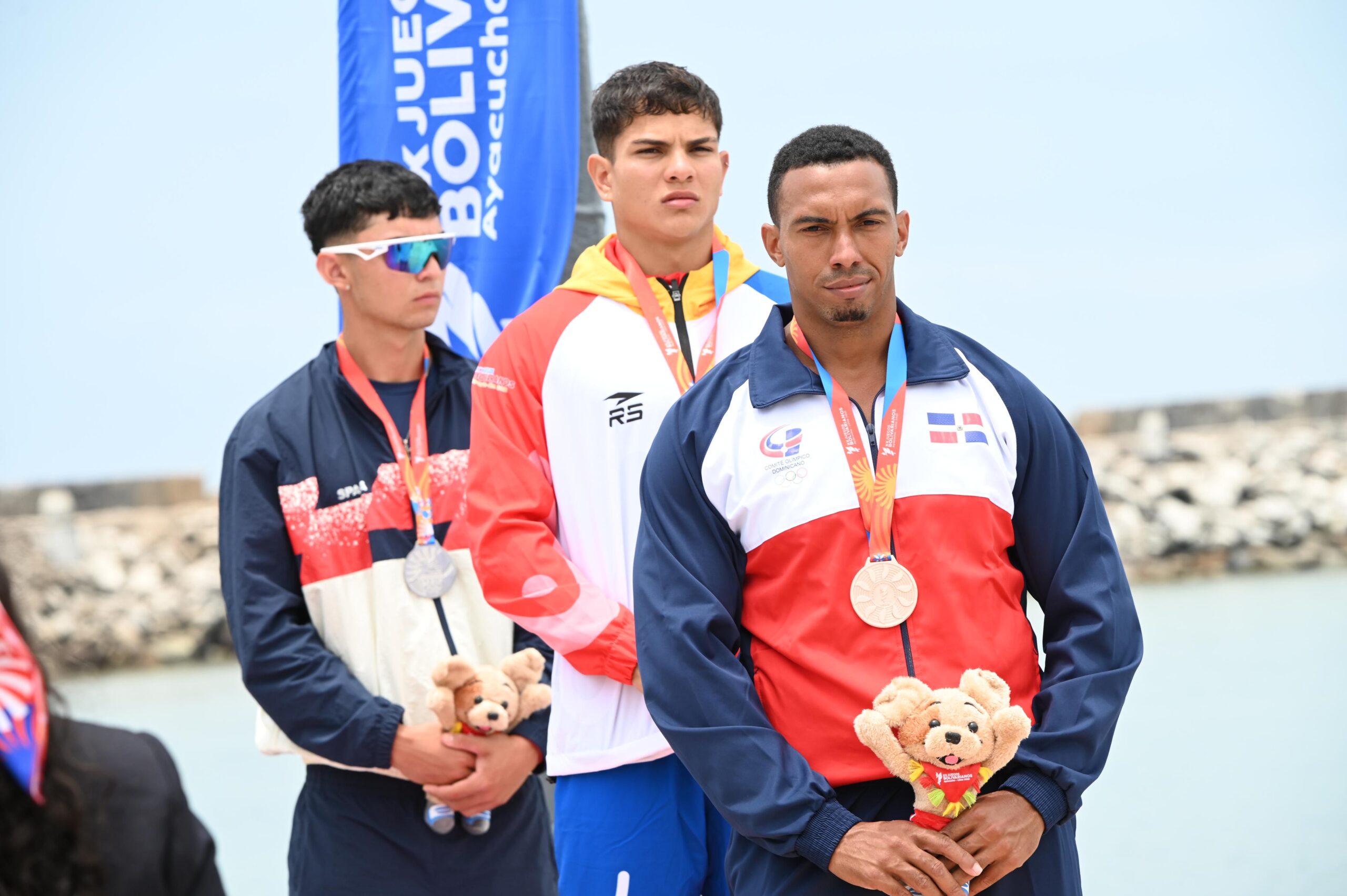 Canotaje gana bronce y bádminton asegura plata en Bolivarianos