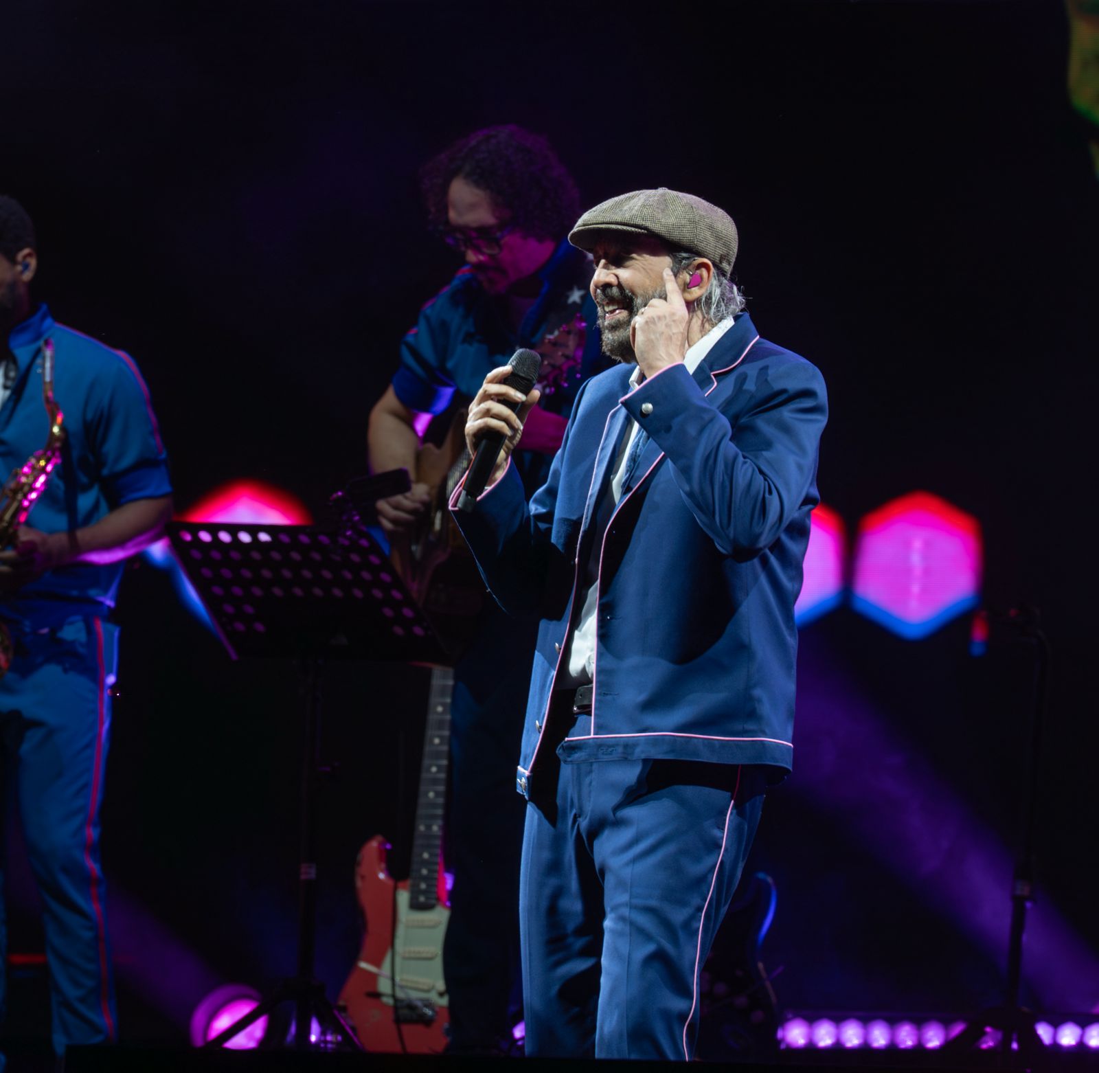 Juan Luis Guerra se adueña de Santiago durante dos noches memorables
