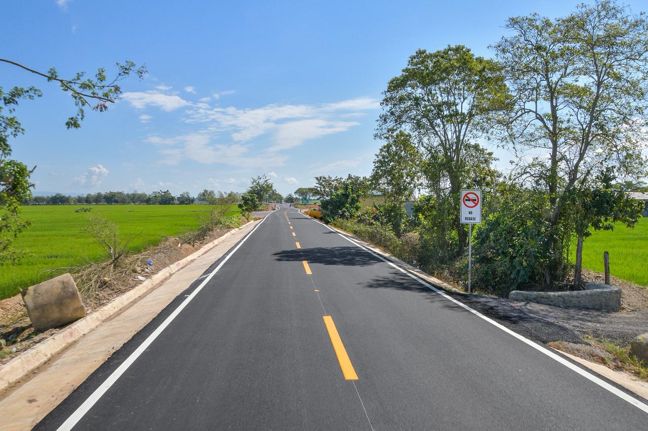 Presidente Abinader inaugura nueva carretera que comunica Villa Riva con la Autopista del Nordeste que beneficiará a más de 50 mil personas