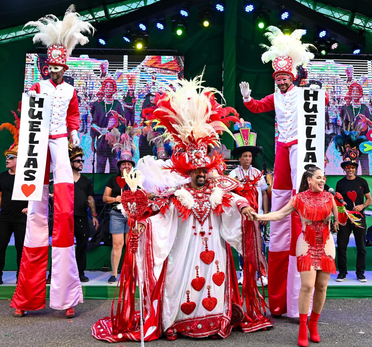 Carnaval de Santiago cierra su tercer domingo convertido en el epicentro del arte y la cultura popular