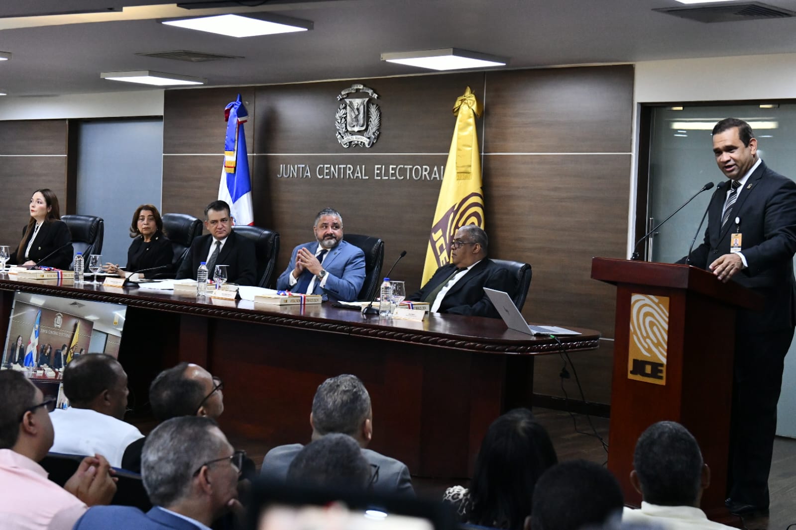 JCE presenta calendario electoral para las elecciones de 2028 y el Libro de Resultados Electorales 2024