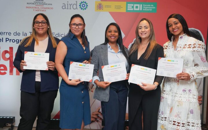 Gobierno y sector privado impulsan liderazgo femenino en la industria dominicana