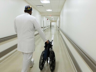 Abinader otorga 796 pensiones del sector salud en 2026