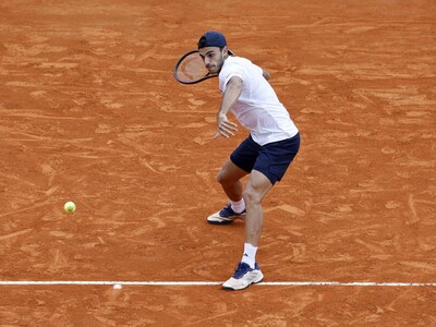Cerúndolo sorprende y elimina a Tsitsipas en Montecarlo