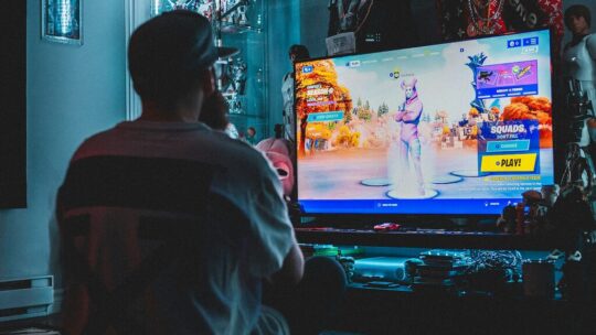 Conducir un coche autónomo es más fácil para la IA que jugar al 'Tetris': el motivo son las leyes de la física