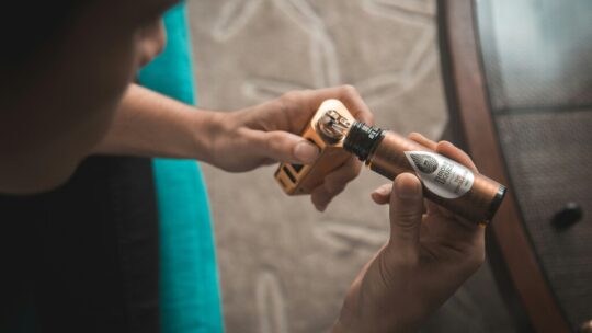Empresas buscan soluciones tecnológicas para evitar acceso de menores a vapers