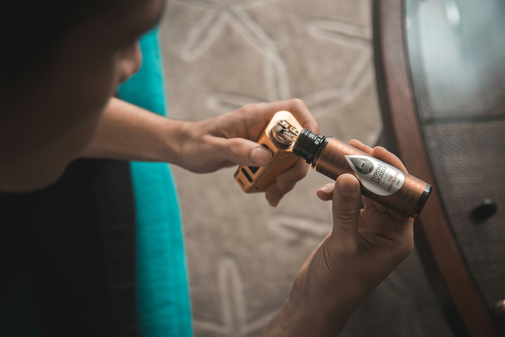 Empresas buscan soluciones tecnológicas para evitar acceso de menores a vapers