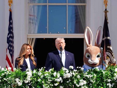 Melania y Donald Trump reciben niños para en Lunes de Pascua