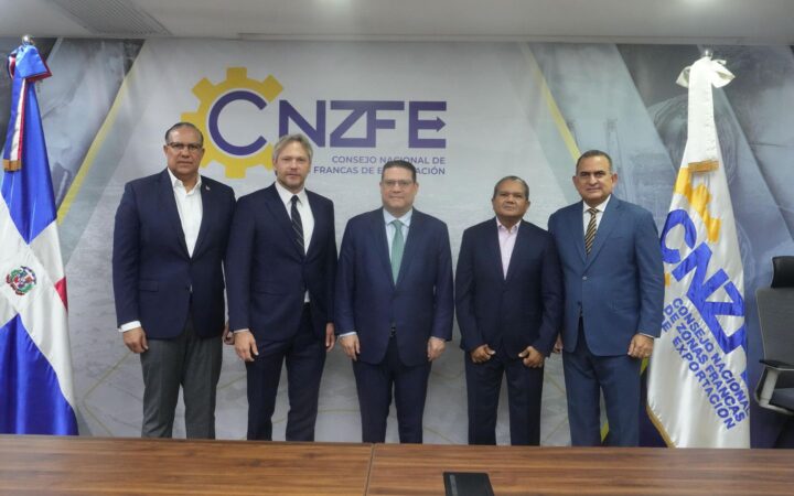 Ministro Sanz Lovatón posesiona a Johannes Kelner al frente del Consejo Nacional de Zonas Francas