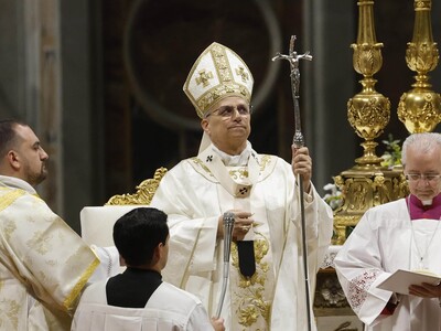 Papa León XIV llama a la unidad y esperanza en la Vigilia Pascual