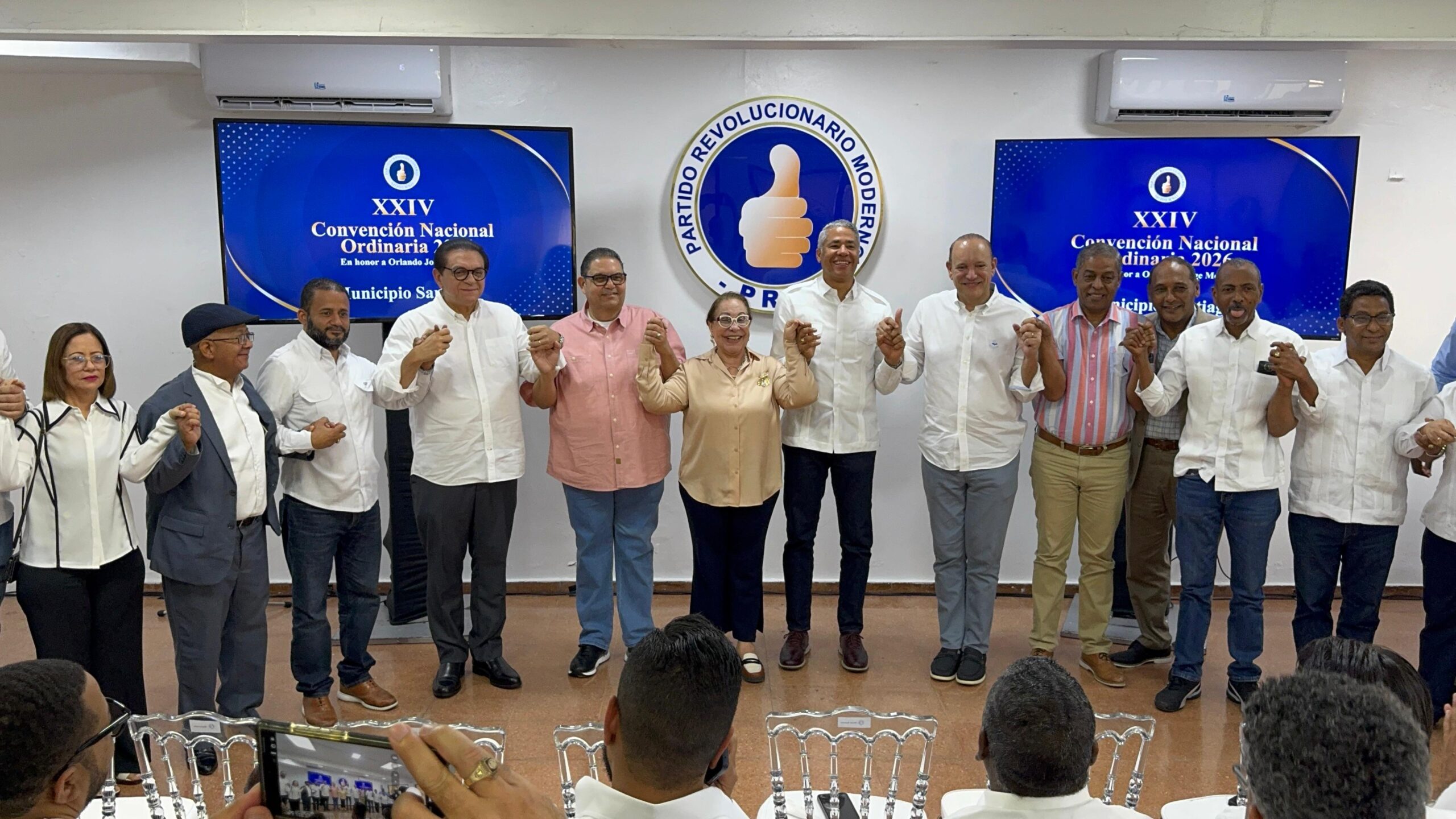 Andrés Cueto es reelegido presidente municipal del PRM en Santiago