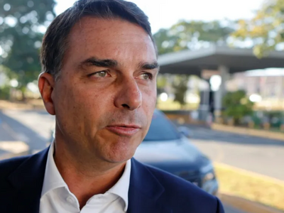 Flávio Bolsonaro refuerza equipo de seguridad por amenazas muerte