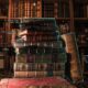 Las empresas de IA están comprando toneladas de libros viejos porque están libres de IA Slop. Luego los destruyen