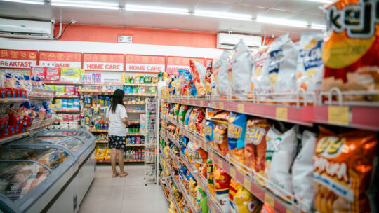 Los expertos coinciden: muchos alimentos y cosméticos tienen aditivos que nos interesa evitar a cualquier precio