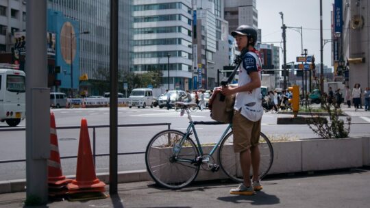 Por primera vez, Tokio permite a los hombres ir en pantalón corto a la oficina. Y eso está provocando una revolución