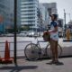 Por primera vez, Tokio permite a los hombres ir en pantalón corto a la oficina. Y eso está provocando una revolución