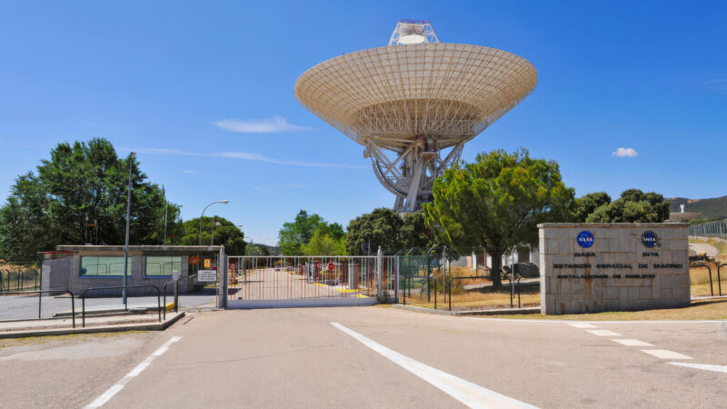 “Se encuentra en una situación crítica”: el incendio en Madrid obliga a evacuar una instalación indispensable para la NASA
