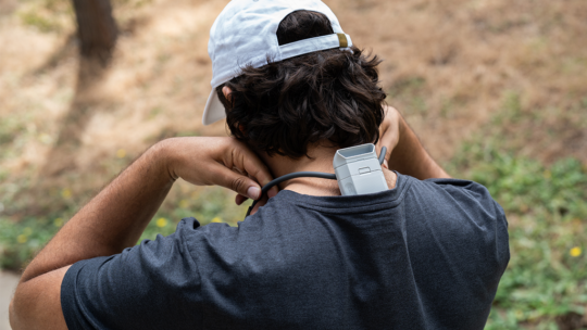 Un aire acondicionado que puedes llevar debajo de la camiseta: así es el Sony REON Pocket Pro Plus