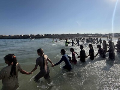 1,500 niños participan en curso de natación en Gaza