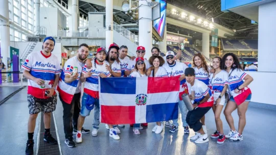 Arajet,Ministerio de Turismo y los Marlins celebran el Dominican Heritage Day en Miami
