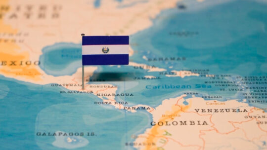 Cientos de líderes religiosos instan al gobierno de Trump a extender el TPS para El Salvador